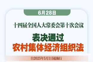 考文垂队长致命踢飞点球，赛后哭泣，队友与教练上前安慰